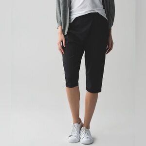 Lululemon Black Retreat Yogi Crop • Size 4